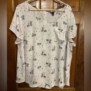 Torrid Blouse Women Plus Size 2X White Floral Bicycles Lightweight Back Buttons